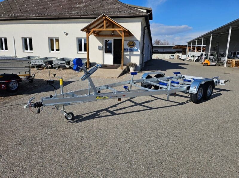 Bootsanhänger BA 2700 L mit Seilwinde, HzG. 2700 kg